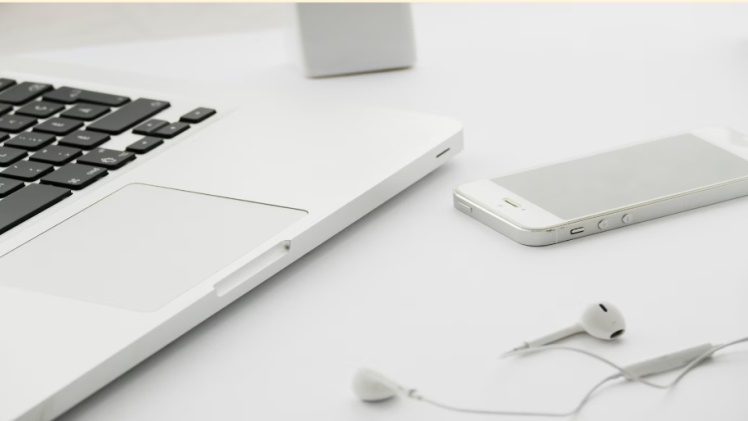 3 Tips to Keep Your Gadgets Spotless