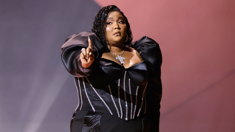 Lizzo Net Worth, Age, Height & More Details