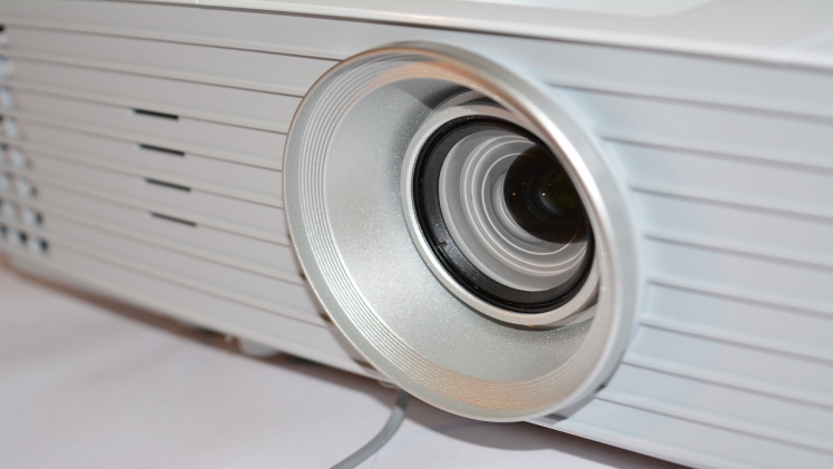Comparing Waterproof Projectors: DLP vs. LCD vs. LCoS