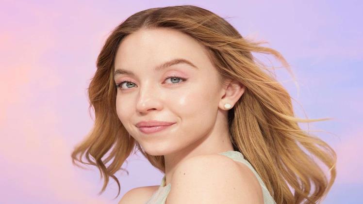 Sydney Sweeney Net Worth, Age, Height & More Details